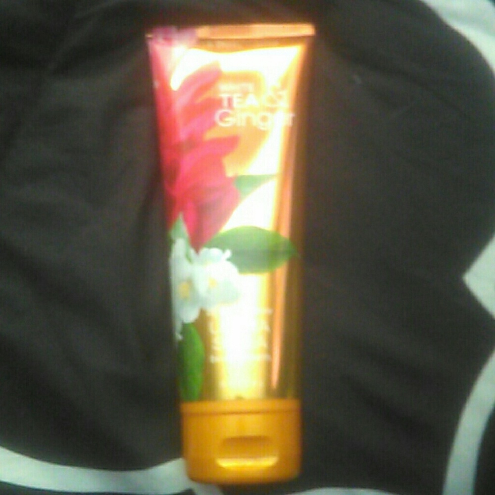 Bath and Body Works white tea & ginger body cream
